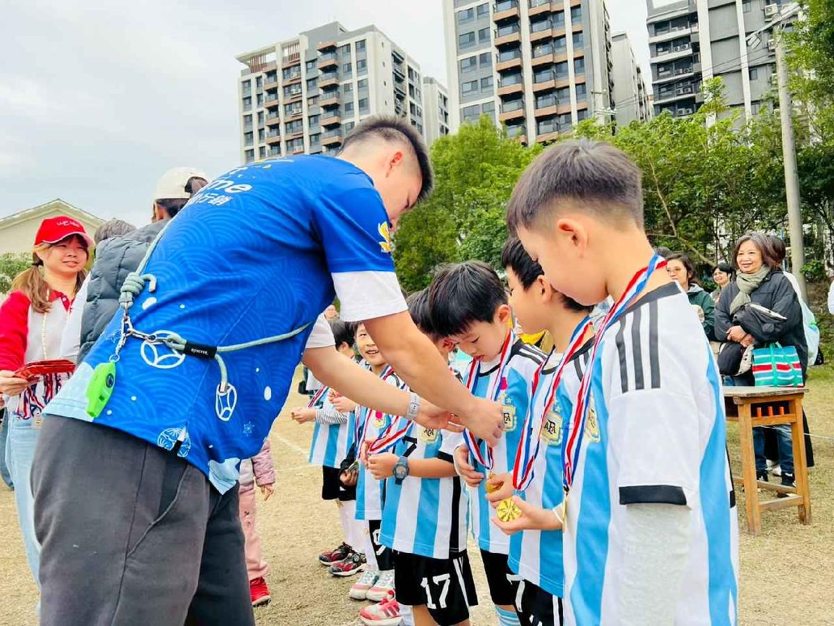 line_album_1150110草地足球小精靈_260112_215