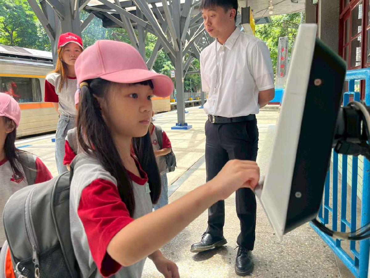 line_album_內灣火車之旅_260519_387