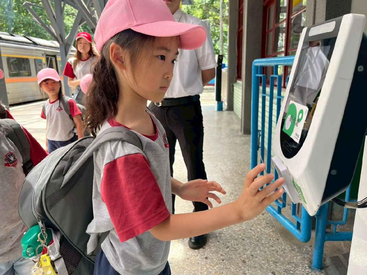 line_album_內灣火車之旅_260519_389