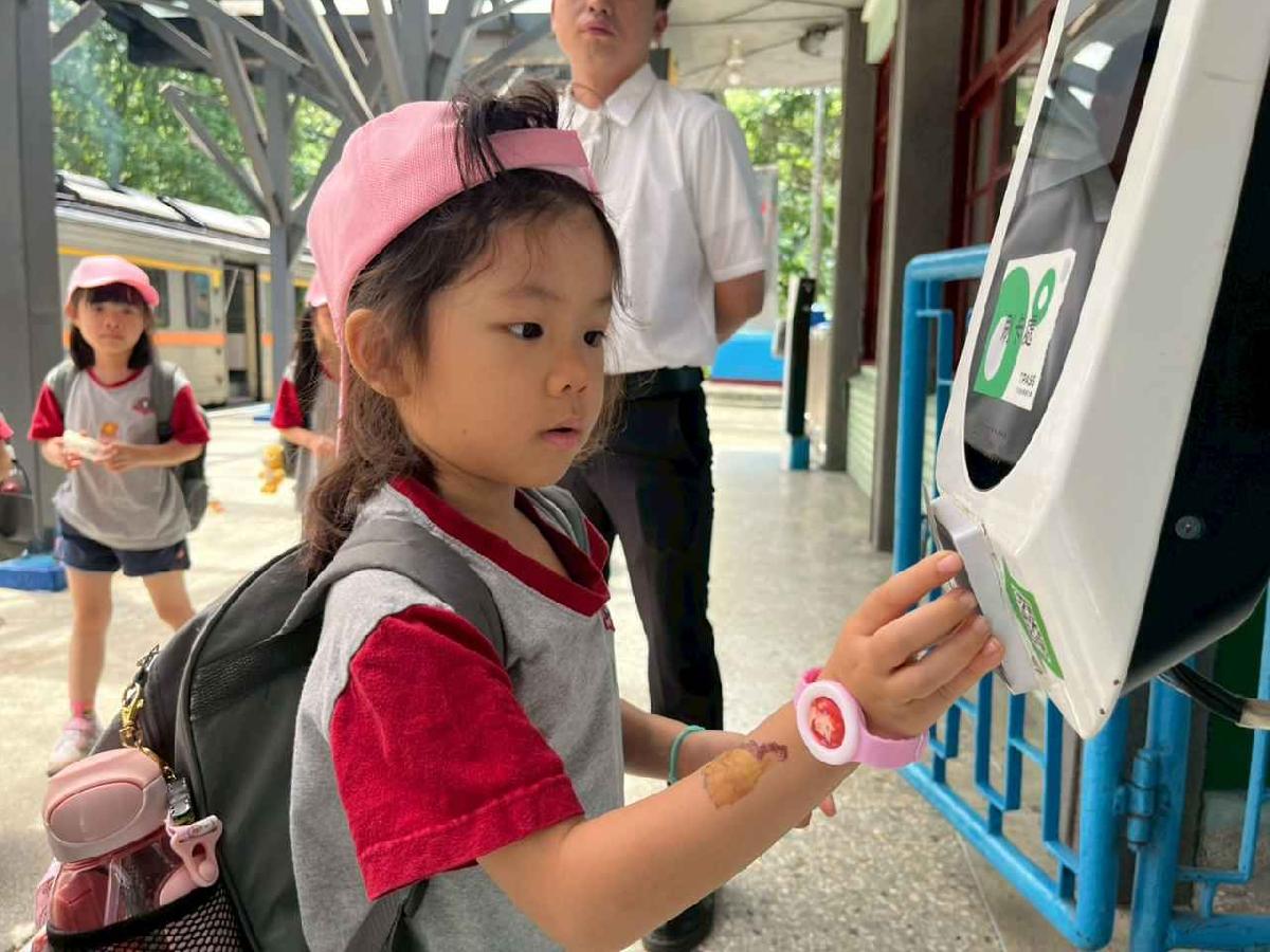 line_album_內灣火車之旅_260519_391