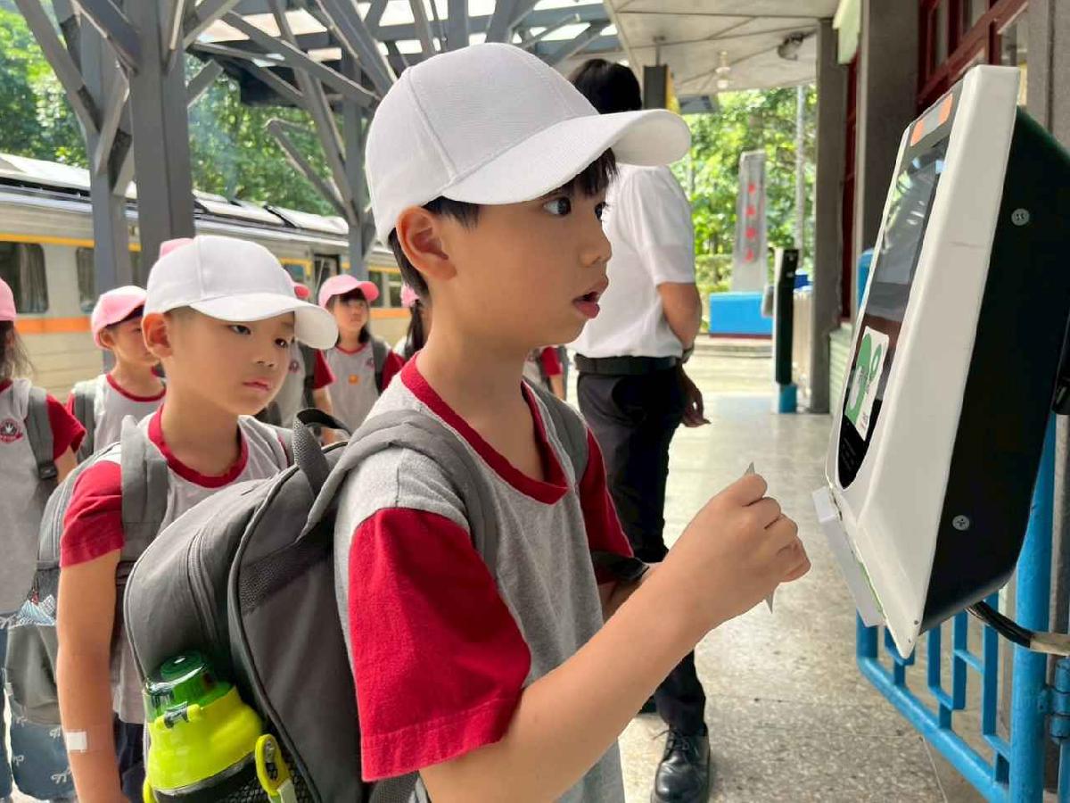 line_album_內灣火車之旅_260519_393