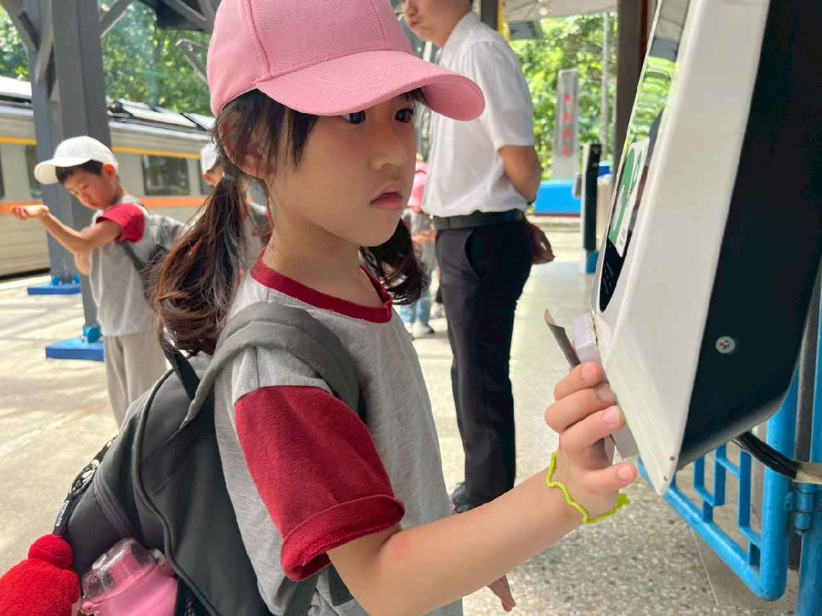 line_album_內灣火車之旅_260519_398