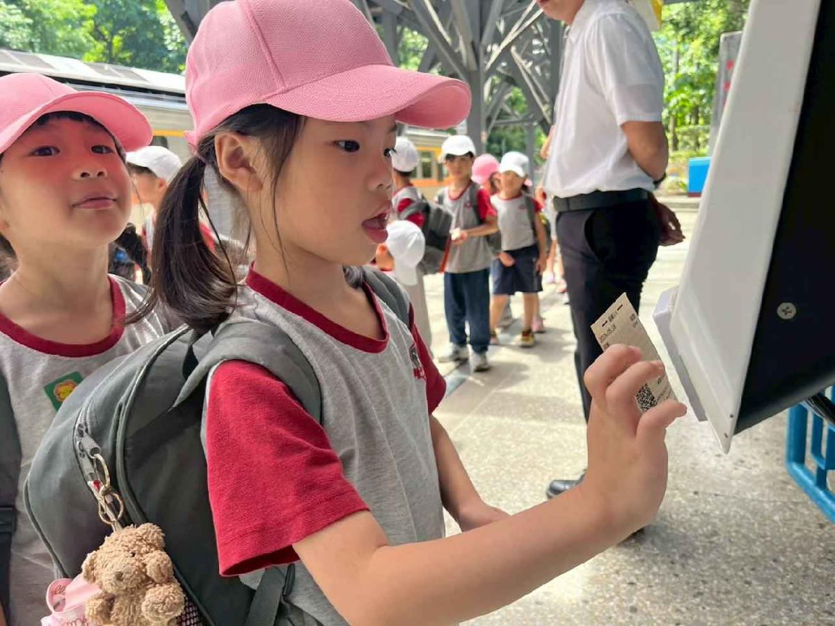 line_album_內灣火車之旅_260519_400