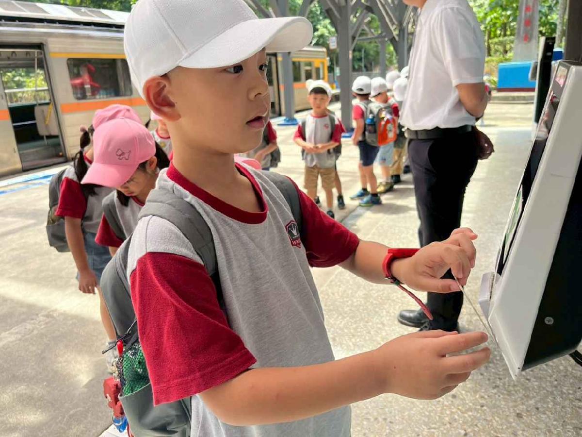 line_album_內灣火車之旅_260519_405