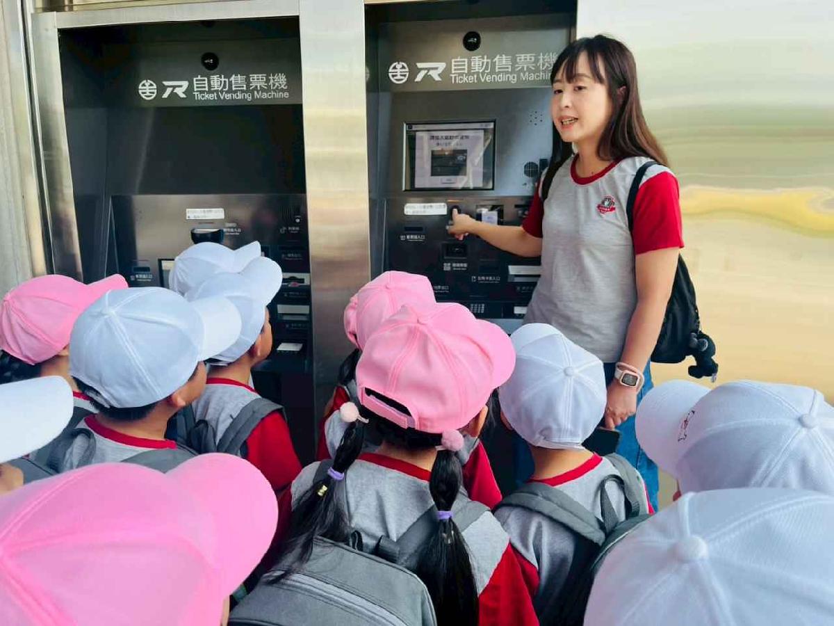 line_album_內灣火車之旅_260519_441