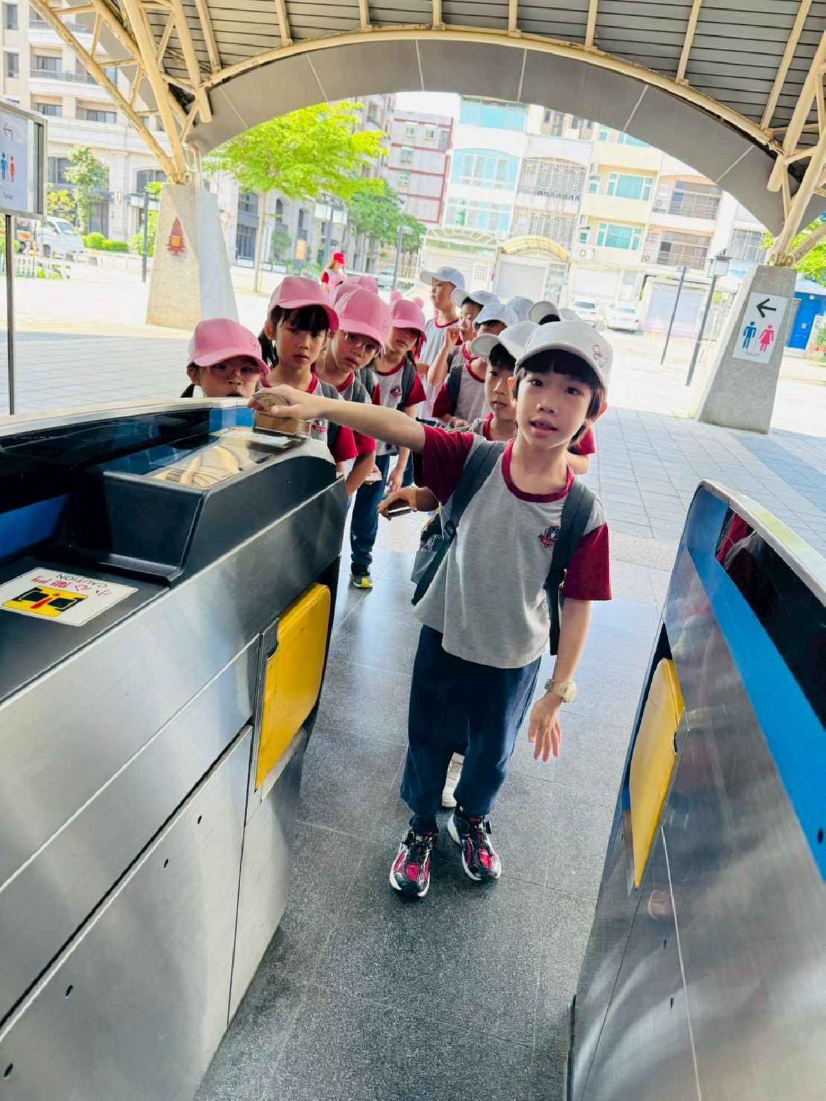 line_album_內灣火車之旅_260519_82