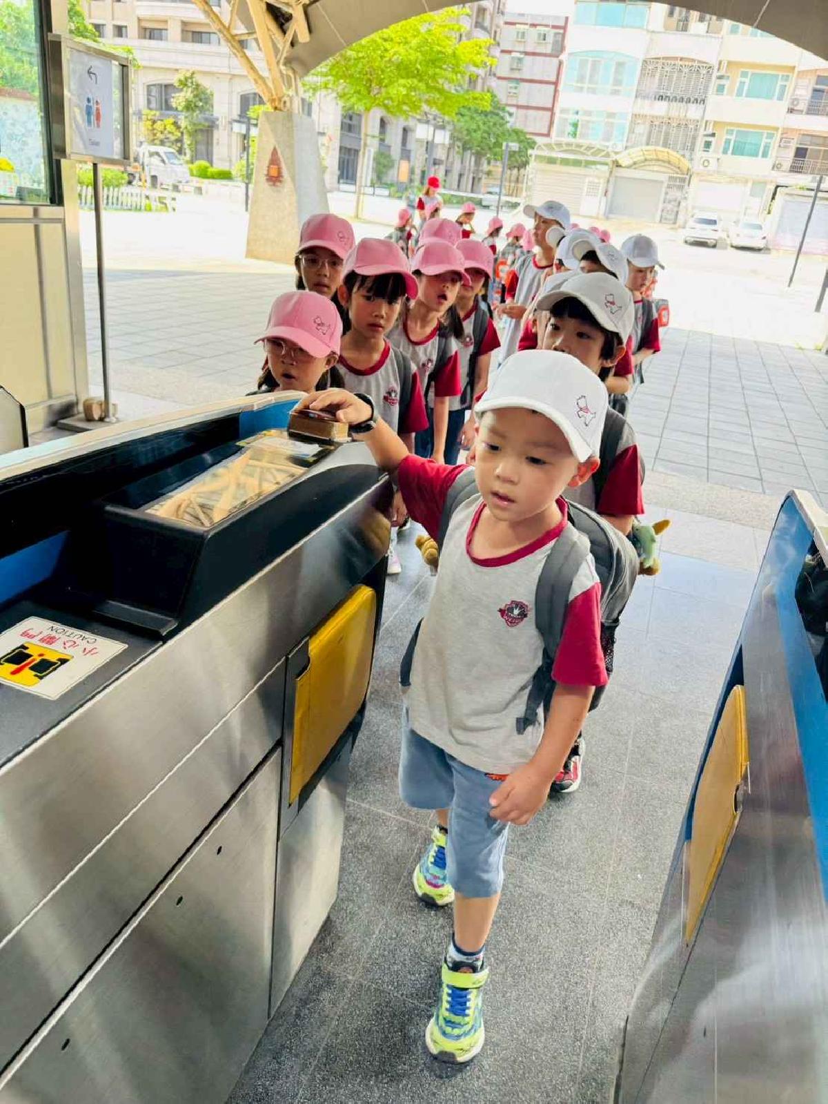 line_album_內灣火車之旅_260519_83