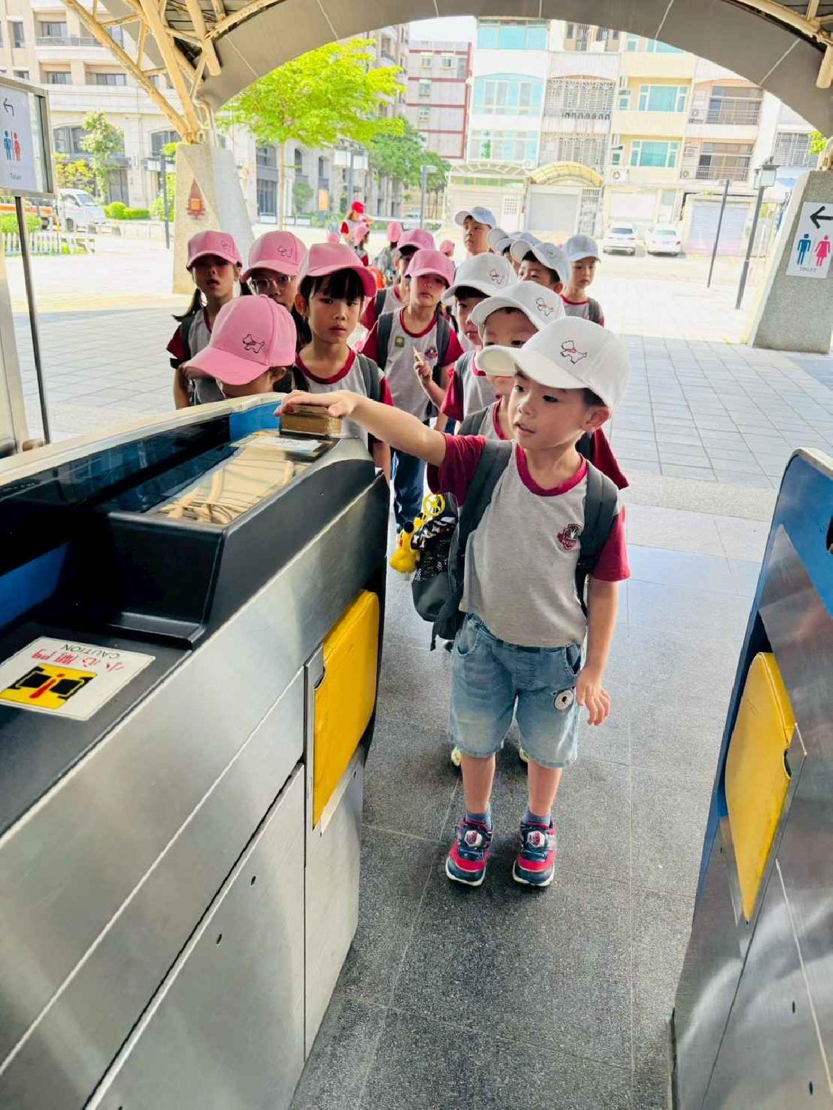 line_album_內灣火車之旅_260519_84