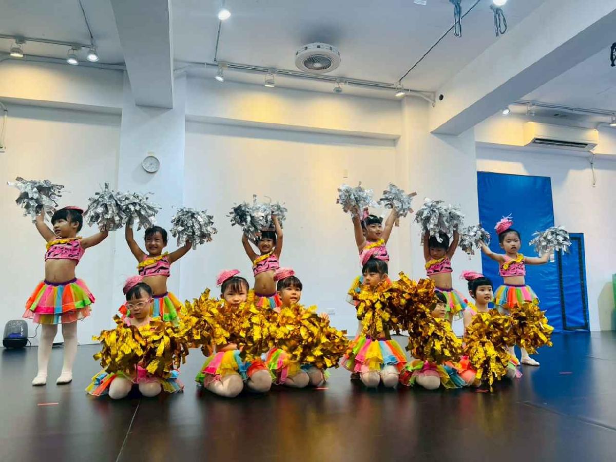 line_album_1150717舞蹈成果發表_260720_25