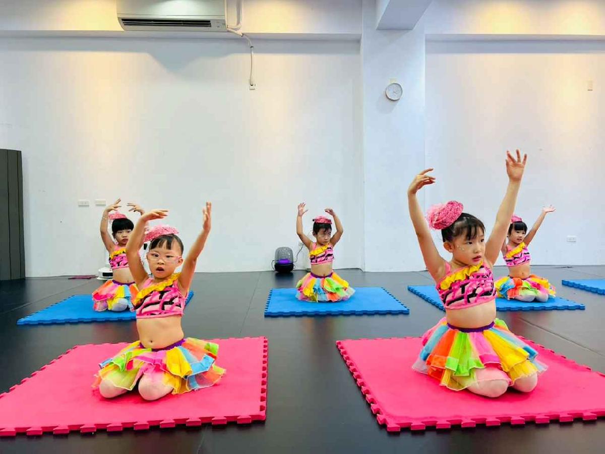 line_album_1150717舞蹈成果發表_260720_187